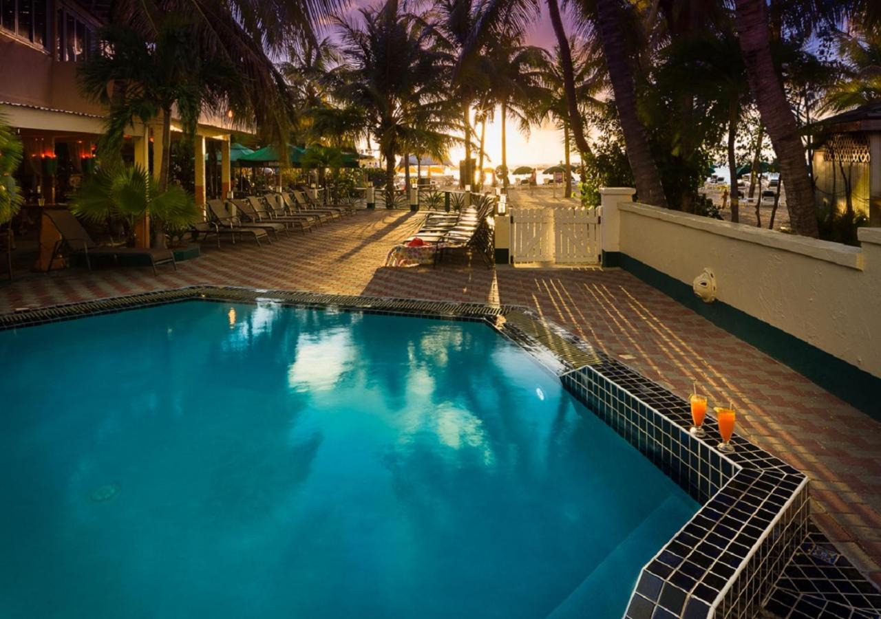 The Atrium Beach Resort And Spa, Ascend Hotel Collection خليج سِمبسون المظهر الخارجي الصورة