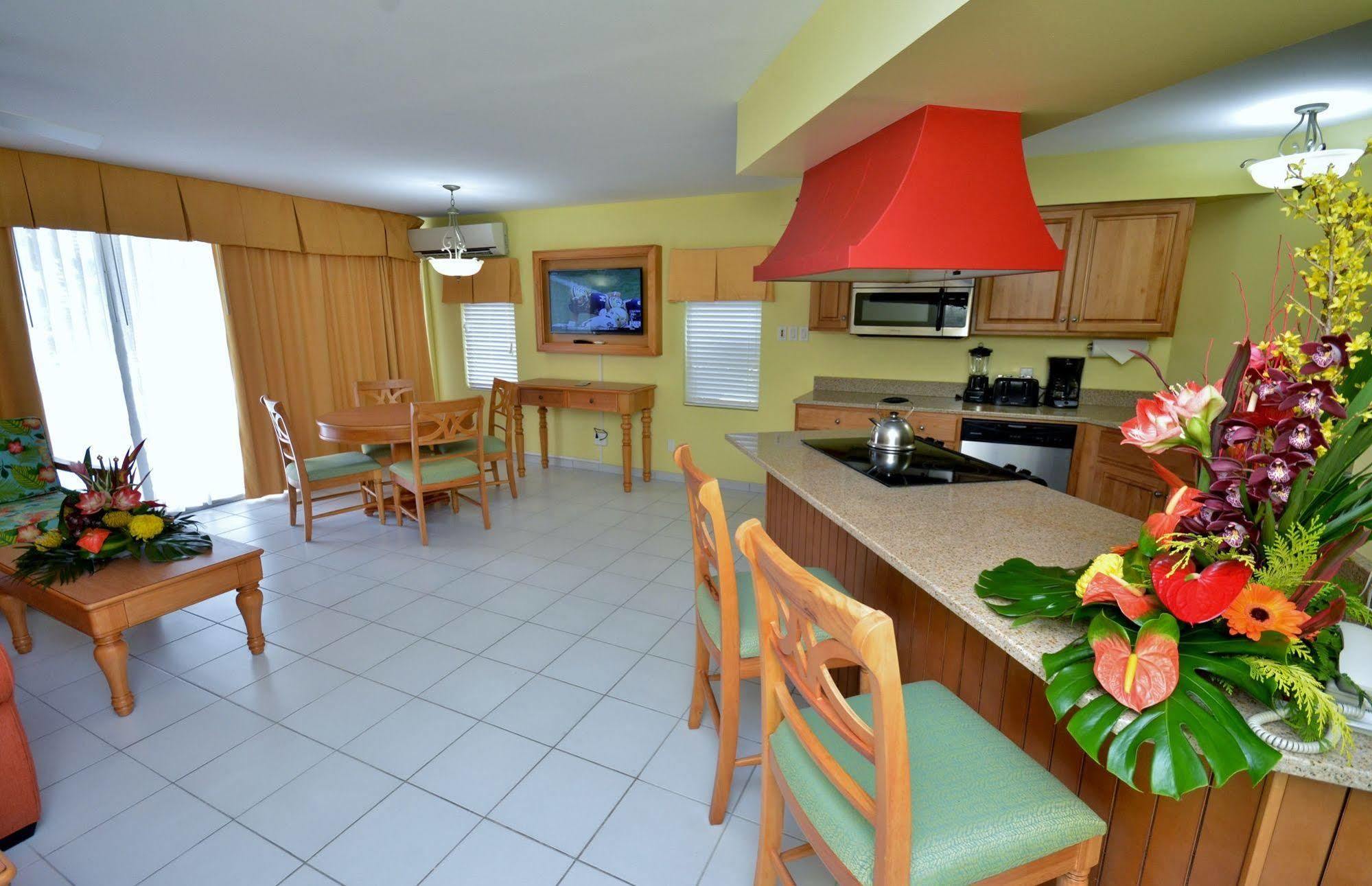 The Atrium Beach Resort And Spa, Ascend Hotel Collection خليج سِمبسون المظهر الخارجي الصورة