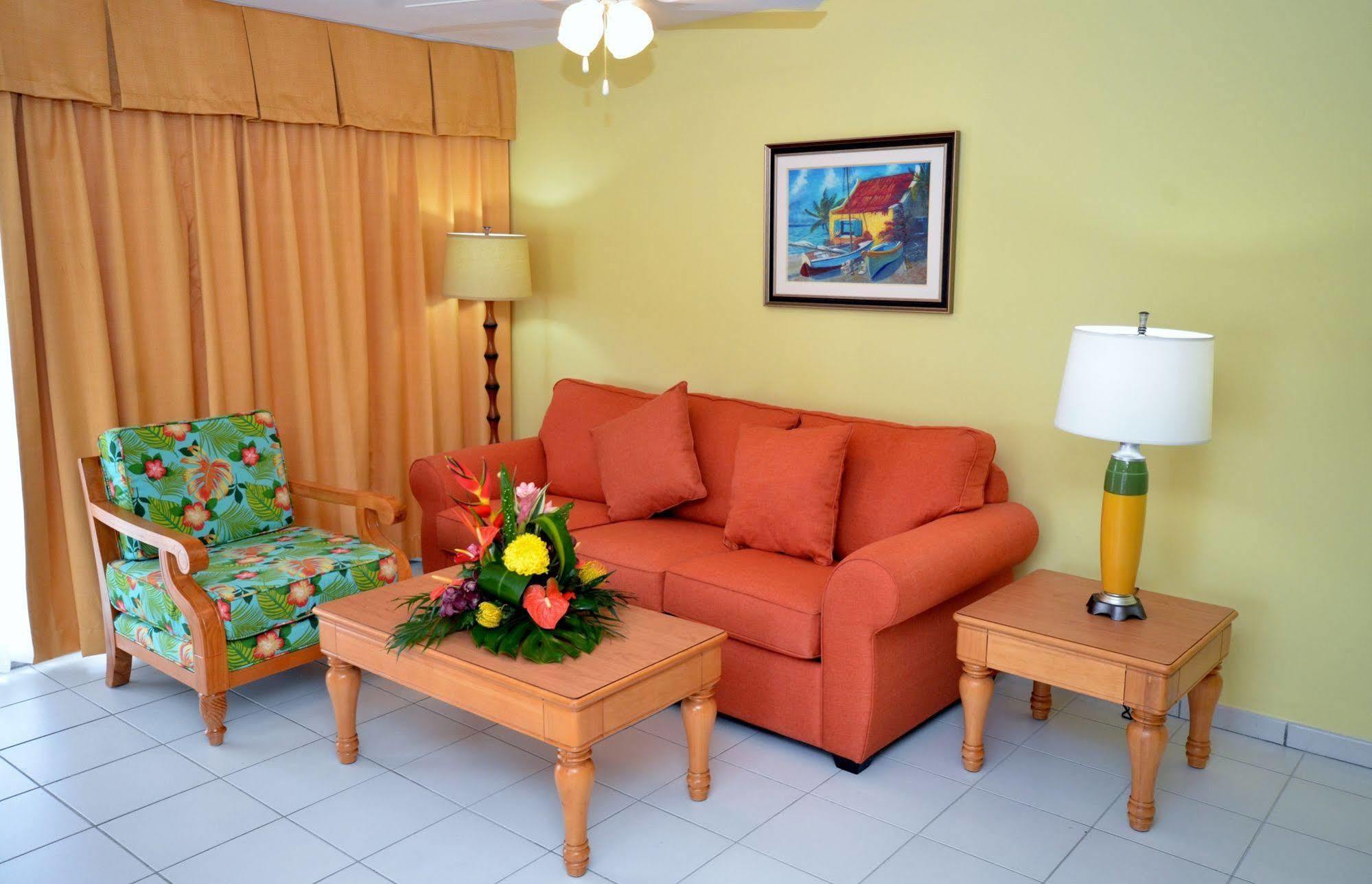 The Atrium Beach Resort And Spa, Ascend Hotel Collection خليج سِمبسون المظهر الخارجي الصورة