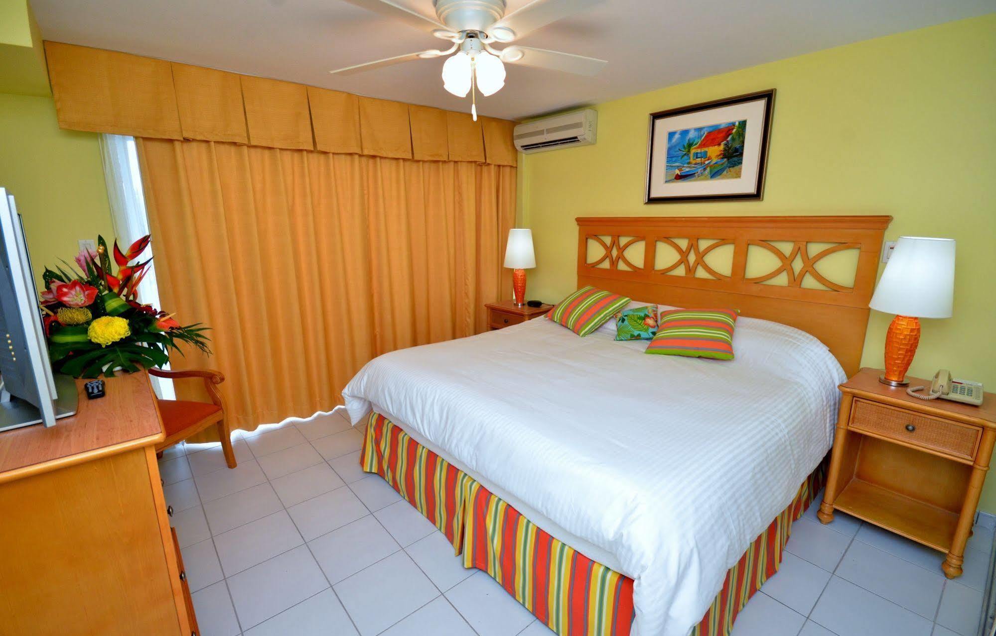 The Atrium Beach Resort And Spa, Ascend Hotel Collection خليج سِمبسون المظهر الخارجي الصورة