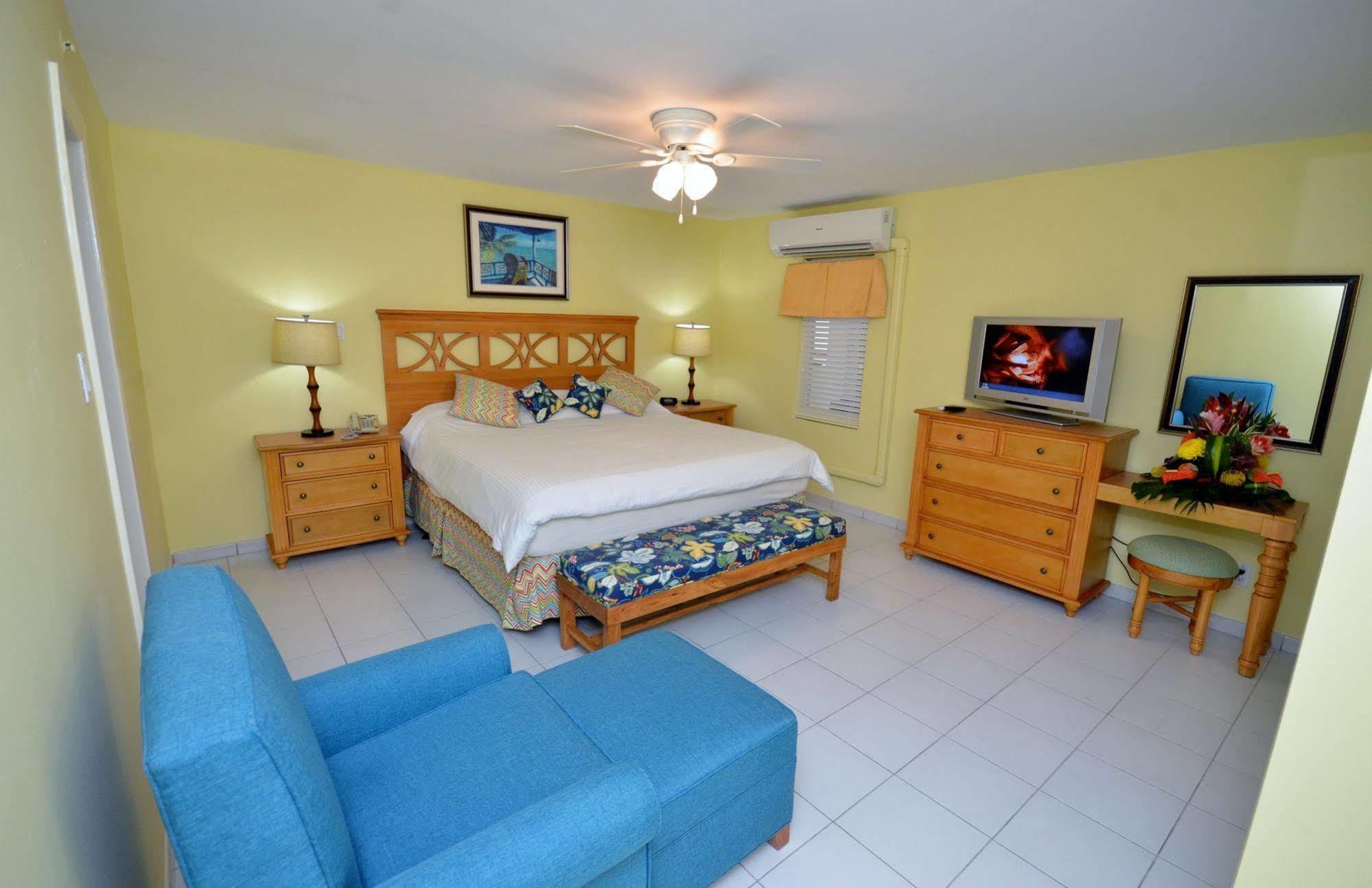 The Atrium Beach Resort And Spa, Ascend Hotel Collection خليج سِمبسون المظهر الخارجي الصورة